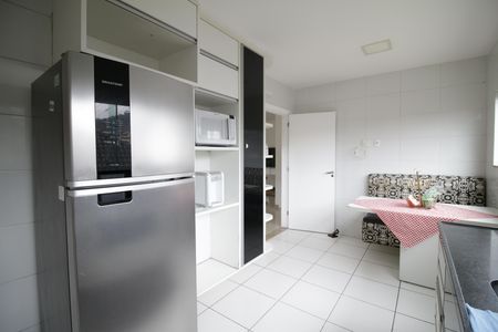Casa de condomínio à venda com 490m², 4 quartos e 2 vagasCozinha