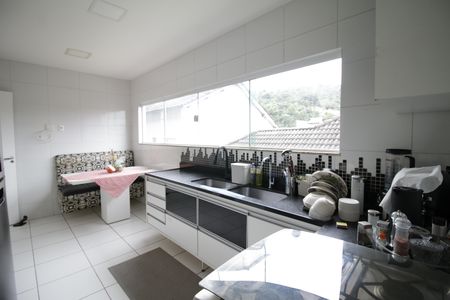 Casa de condomínio à venda com 490m², 4 quartos e 2 vagasCozinha
