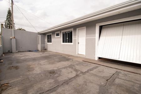 Casa à venda com 330m², 4 quartos e 1 vaga Casa à venda com 330m², 4 quartos e 1 vagaFachada