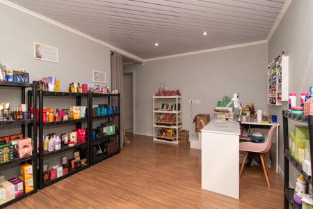 Casa à venda com 330m², 4 quartos e 1 vaga Casa à venda com 330m², 4 quartos e 1 vagaSala
