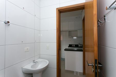 Banheiro social de apartamento para alugar com 1 quarto, 60m² em Vila Guilherme, São Paulo