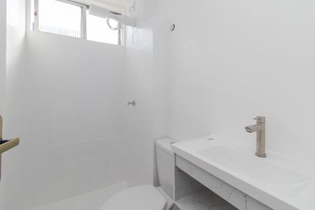 Banheiro de apartamento para alugar com 1 quarto, 48m² em Camaquã, Porto Alegre