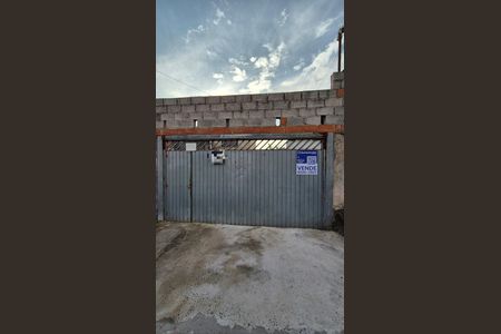 Casa à venda com 80m², 2 quartos e 3 vagas Casa à venda com 80m², 2 quartos e 3 vagasFachada