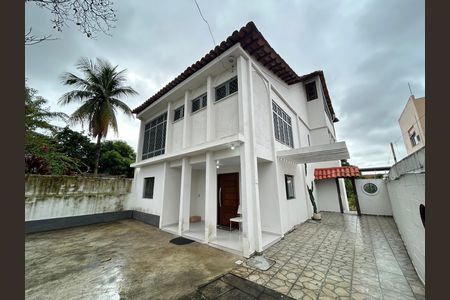 Casa para alugar com 461m², 8 quartos e 5 vagasFachada