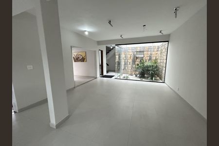 Sala 1 de casa para alugar com 8 quartos, 461m² em Bento Ribeiro, Rio de Janeiro