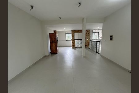 Sala 1 de casa para alugar com 8 quartos, 461m² em Bento Ribeiro, Rio de Janeiro