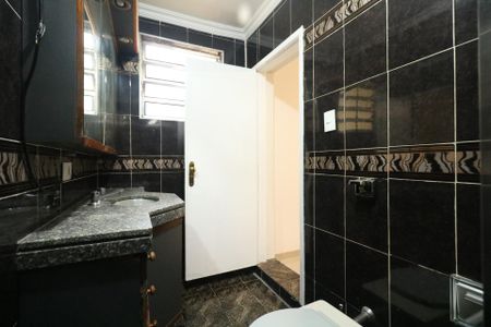 Casa para alugar com 190m², 3 quartos e 2 vagas Casa para alugar com 190m², 3 quartos e 2 vagasBanheiro da Suíte 1