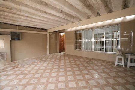 Casa à venda com 190m², 3 quartos e 2 vagas Casa à venda com 190m², 3 quartos e 2 vagasGaragem