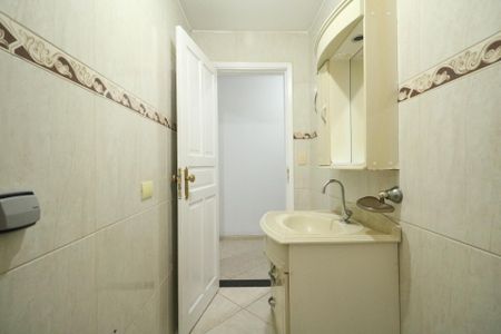 Casa à venda com 190m², 3 quartos e 2 vagas Casa à venda com 190m², 3 quartos e 2 vagasBanheiro 2