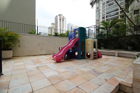 Apartamento à venda com 106m², 2 quartos e 2 vagas Apartamento à venda com 106m², 2 quartos e 2 vagasÁrea comum - Playground