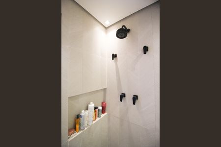Apartamento à venda com 106m², 2 quartos e 2 vagas Apartamento à venda com 106m², 2 quartos e 2 vagasBanheiro da Suíte 1