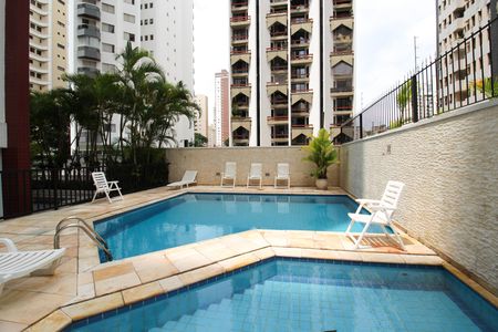 Apartamento à venda com 106m², 2 quartos e 2 vagas Apartamento à venda com 106m², 2 quartos e 2 vagasÁrea comum - Piscina