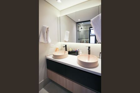 Apartamento à venda com 106m², 2 quartos e 2 vagas Apartamento à venda com 106m², 2 quartos e 2 vagasBanheiro da Suíte 1