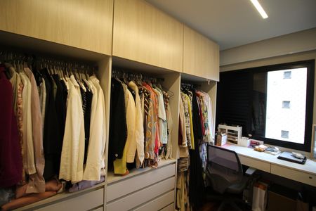 Apartamento à venda com 106m², 2 quartos e 2 vagas Apartamento à venda com 106m², 2 quartos e 2 vagasCloset da Suíte 1