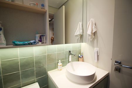 Apartamento à venda com 106m², 2 quartos e 2 vagas Apartamento à venda com 106m², 2 quartos e 2 vagasBanheiro da Suíte 2