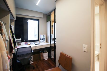 Apartamento à venda com 106m², 2 quartos e 2 vagas Apartamento à venda com 106m², 2 quartos e 2 vagasCloset da Suíte 1