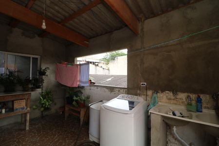 Área de Serviço de casa à venda com 4 quartos, 120m² em Jardim Teresa, São Paulo