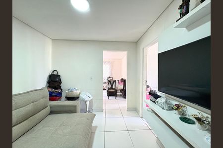 Sala de casa à venda com 3 quartos, 270m² em Vila Serralheiro, São Paulo