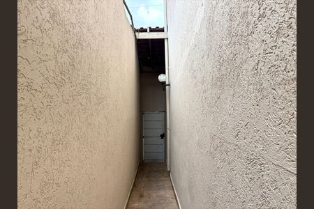 Casa à venda com 270m², 3 quartos e 1 vaga Casa à venda com 270m², 3 quartos e 1 vagaCorredor lateral