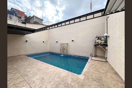 Casa à venda com 270m², 3 quartos e 1 vaga Casa à venda com 270m², 3 quartos e 1 vagaPiscina