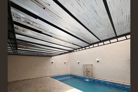 Casa à venda com 270m², 3 quartos e 1 vaga Casa à venda com 270m², 3 quartos e 1 vagaDetalhe Piscina - Teto fechado