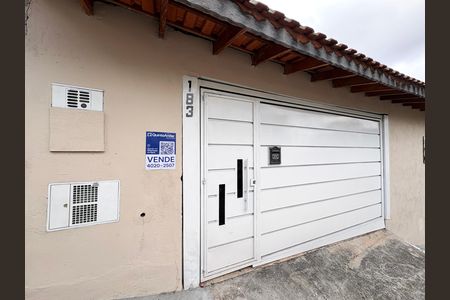 Casa à venda com 270m², 3 quartos e 1 vaga Casa à venda com 270m², 3 quartos e 1 vagaFachada