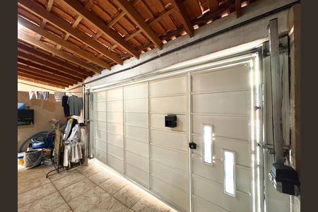 Casa à venda com 270m², 3 quartos e 1 vaga Casa à venda com 270m², 3 quartos e 1 vagaGaragem