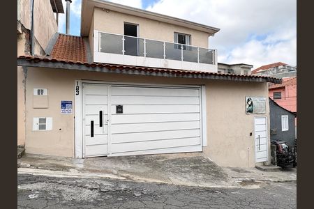 Casa à venda com 270m², 3 quartos e 1 vaga Casa à venda com 270m², 3 quartos e 1 vagaFachada