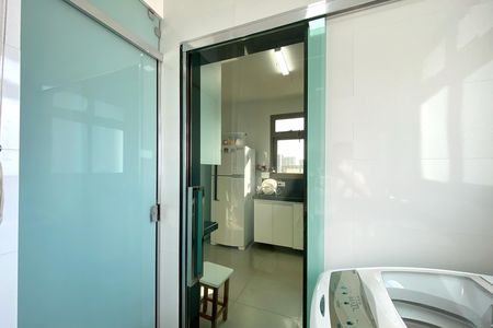Apartamento à venda com 87m², 3 quartos e 2 vagas Apartamento à venda com 87m², 3 quartos e 2 vagasÁrea de Serviço