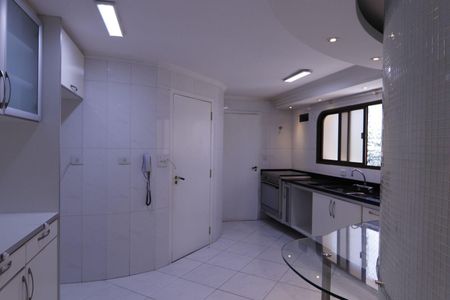 Apartamento para alugar com 4 quartos, 170m² em Indianópolis, São Paulo