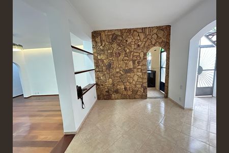 Casa à venda com 327m², 4 quartos e 1 vagaSala