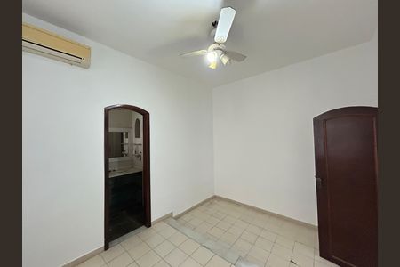 Casa à venda com 327m², 4 quartos e 1 vagaSuíte