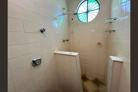Casa à venda com 327m², 4 quartos e 1 vagaBanheiro da Suíte 2