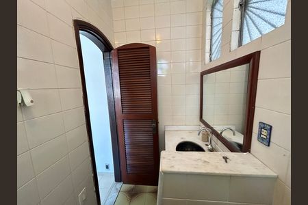 Casa à venda com 327m², 4 quartos e 1 vagaBanheiro da Suíte 2