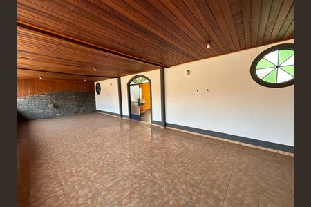 Casa à venda com 327m², 4 quartos e 1 vagaVaranda
