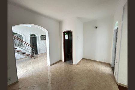 Sala de casa à venda com 4 quartos, 327m² em Vila Valqueire, Rio de Janeiro