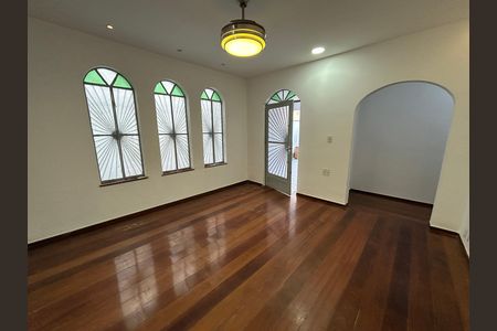 Casa à venda com 4 quartos, 327m² em Vila Valqueire, Rio de Janeiro