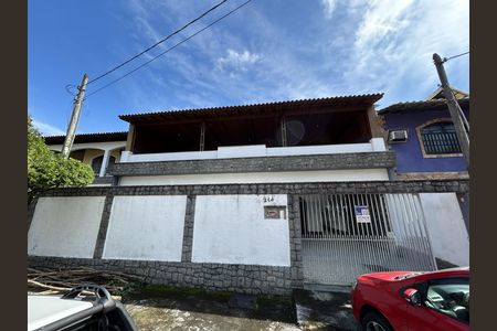 Casa à venda com 327m², 4 quartos e 1 vagaFachada + placa