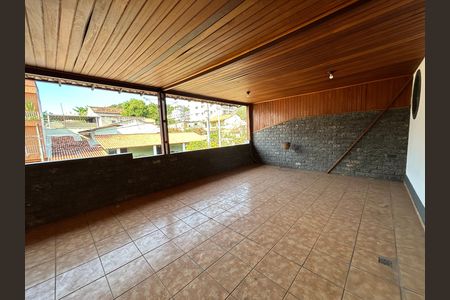 Casa à venda com 327m², 4 quartos e 1 vagaVaranda