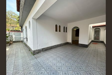 Casa à venda com 327m², 4 quartos e 1 vagaGaragem