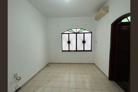 Casa à venda com 327m², 4 quartos e 1 vagaSuíte