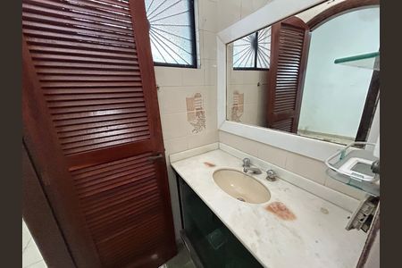 Casa à venda com 327m², 4 quartos e 1 vagaBanheiro da Suíte