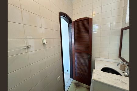 Casa à venda com 327m², 4 quartos e 1 vagaBanheiro da Suíte 2