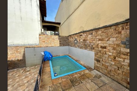 Casa à venda com 327m², 4 quartos e 1 vagaPiscina
