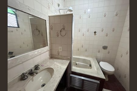 Casa à venda com 327m², 4 quartos e 1 vagaBanheiro da Suíte 3