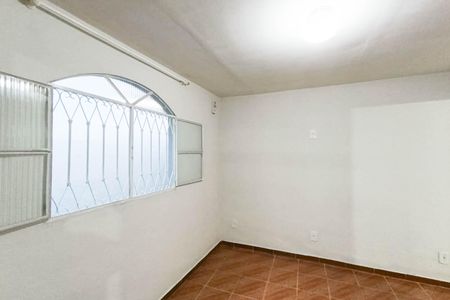 Sala de casa para alugar com 2 quartos, 82m² em Senador Vasconcelos, Rio de Janeiro