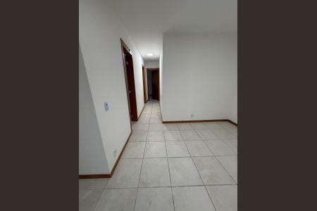 Sala de apartamento para alugar com 3 quartos, 75m² em Mutondo, São Gonçalo