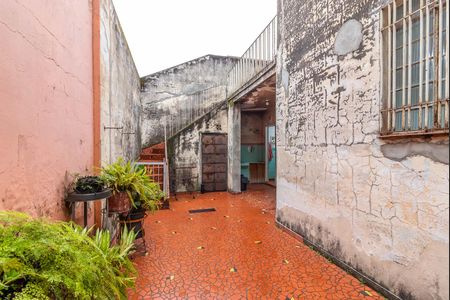 Casa à venda com 100m², 2 quartos e 4 vagas Casa à venda com 100m², 2 quartos e 4 vagasQuintal