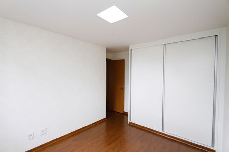 Apartamento à venda com 105m², 3 quartos e 2 vagasQuarto 2