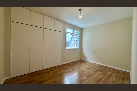 Apartamento à venda com 395m², 4 quartos e 2 vagas Apartamento à venda com 395m², 4 quartos e 2 vagasQuarto